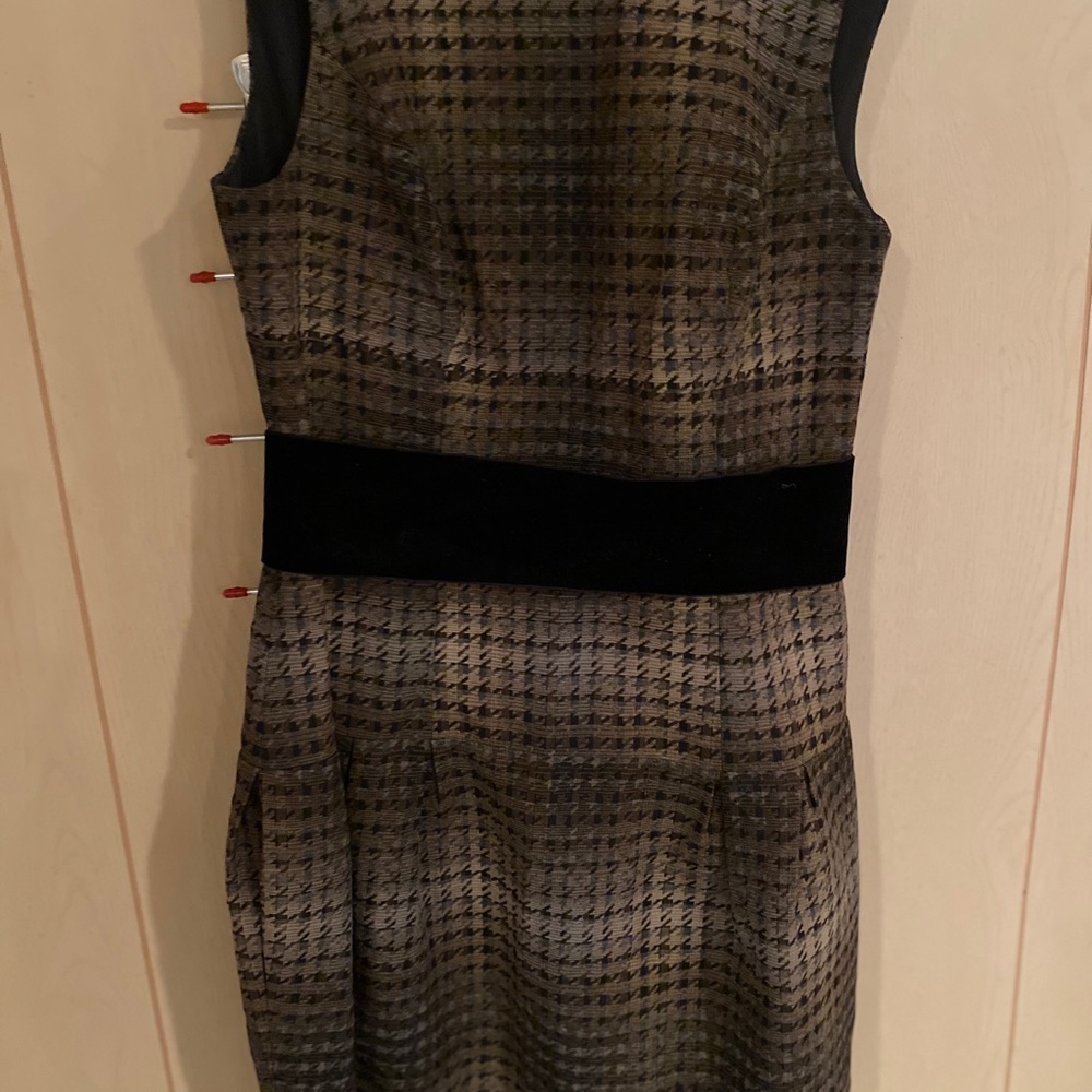 Houndstooth pattern dress with blk velvet sash